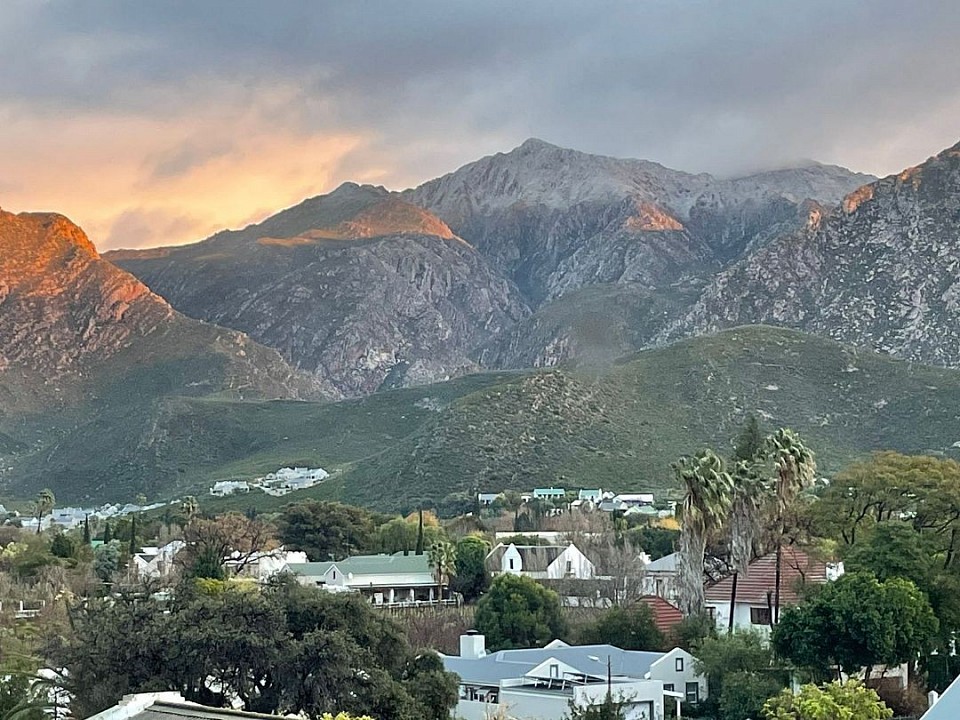 Snow on the mountains in Montagu